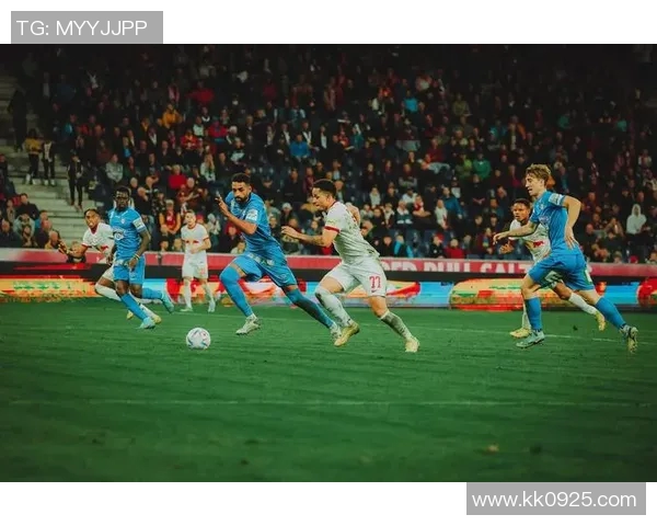 以中场为核心，构建现代足球战术体系的全新思路与发展方向